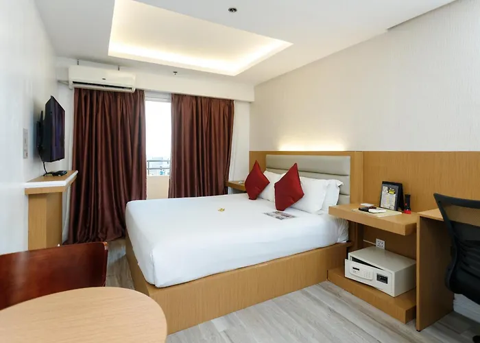 Hotel Livstudios Bay 3*